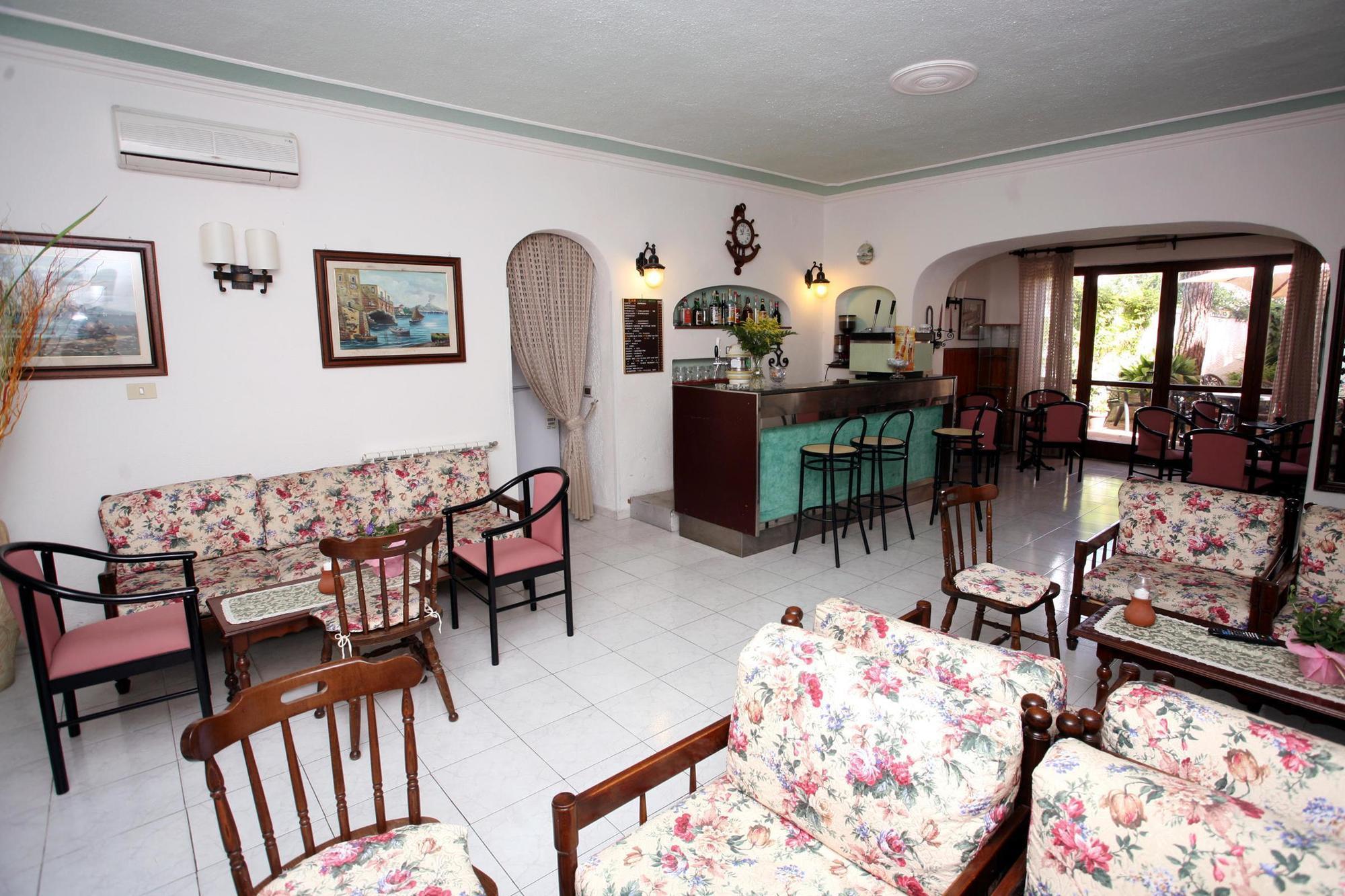 Charme Hotel La Villa Tina Ischia Bagian luar foto