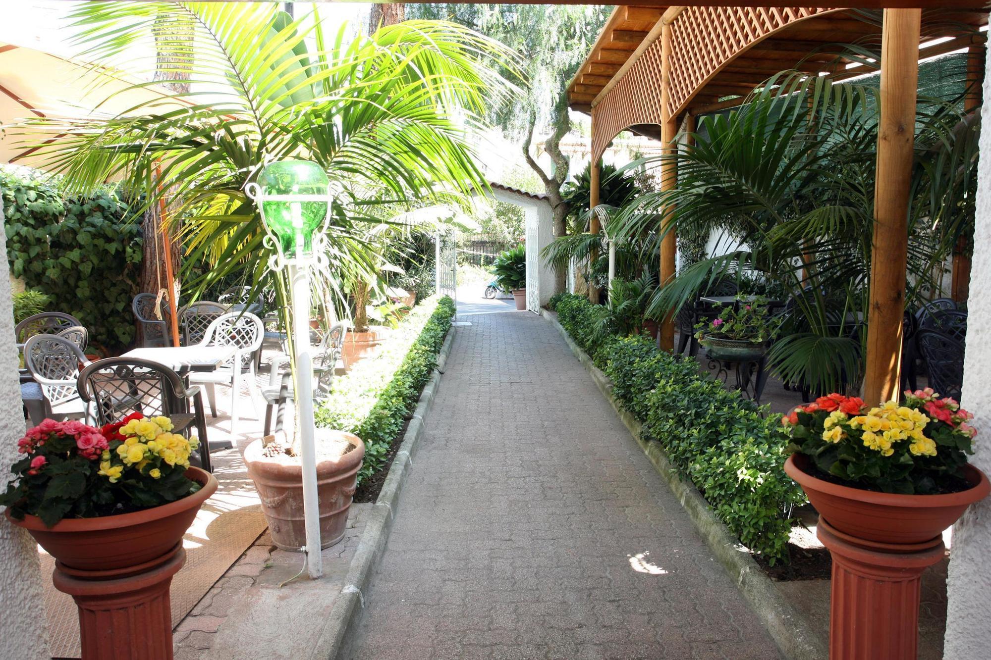 Charme Hotel La Villa Tina Ischia Bagian luar foto