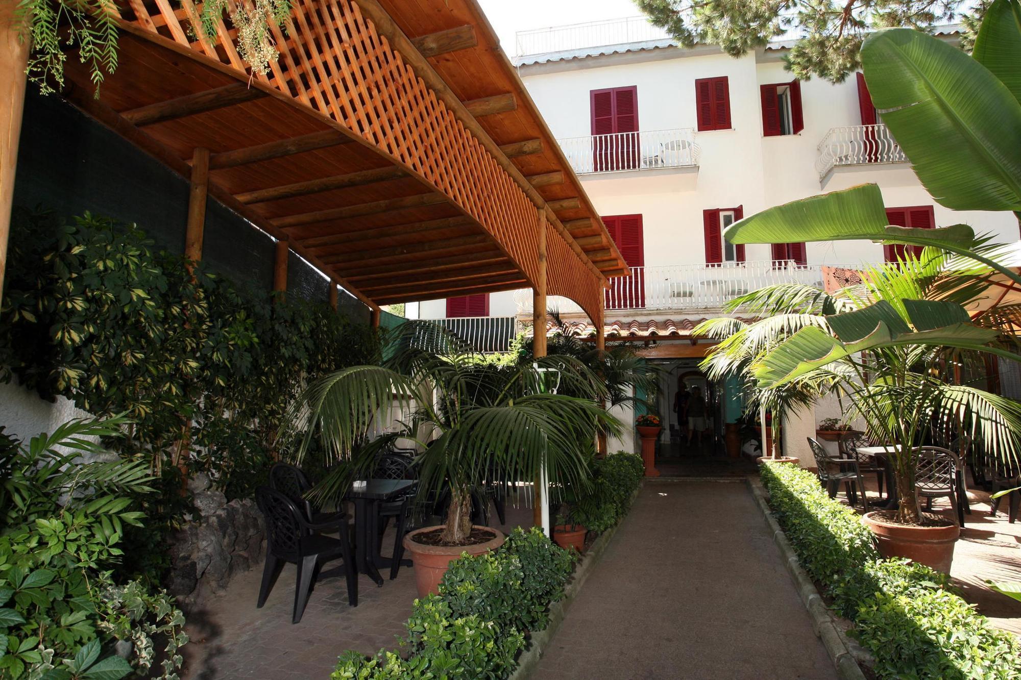 Charme Hotel La Villa Tina Ischia Bagian luar foto
