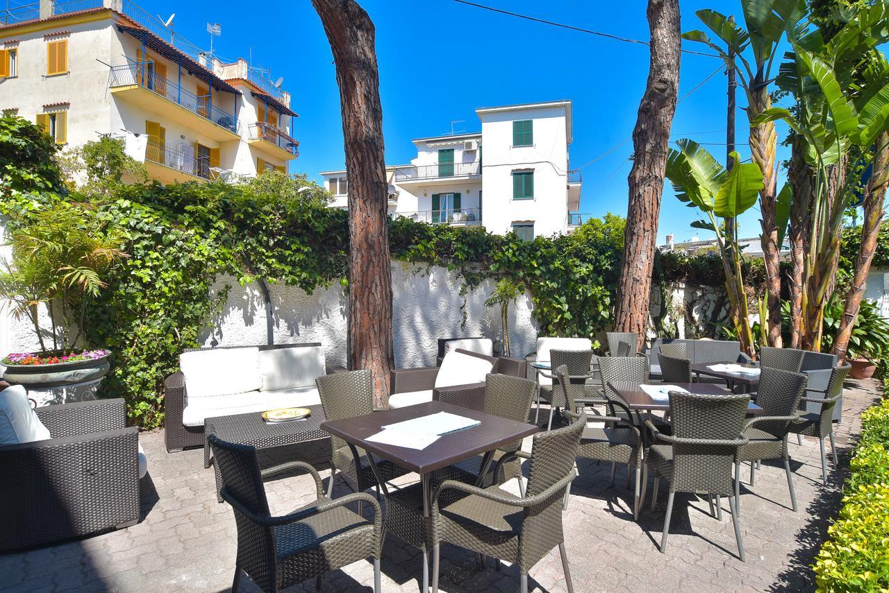 Charme Hotel La Villa Tina Ischia Bagian luar foto
