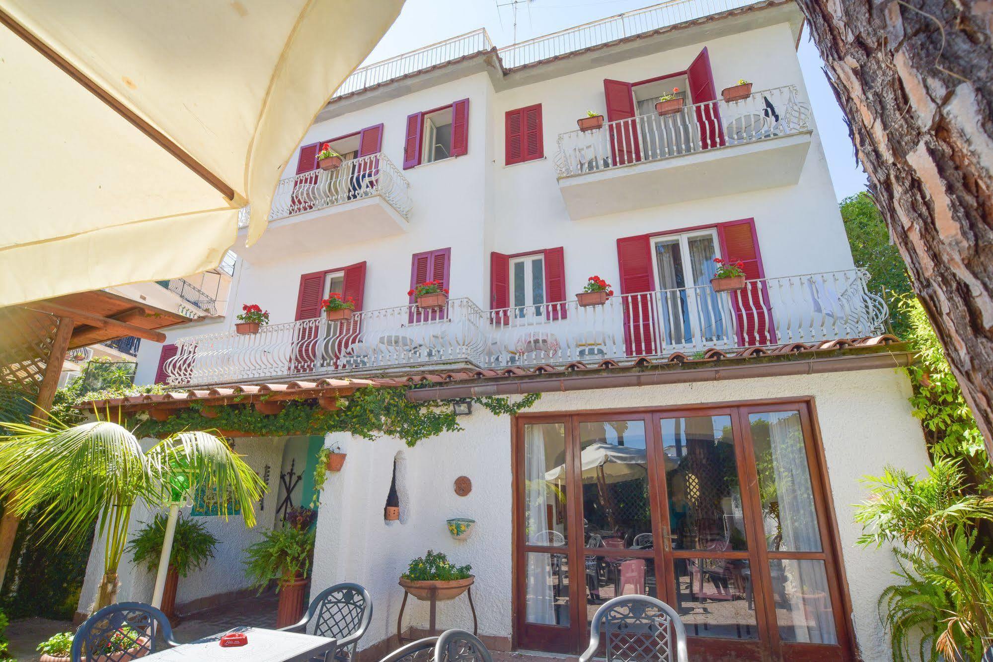 Charme Hotel La Villa Tina Ischia Bagian luar foto
