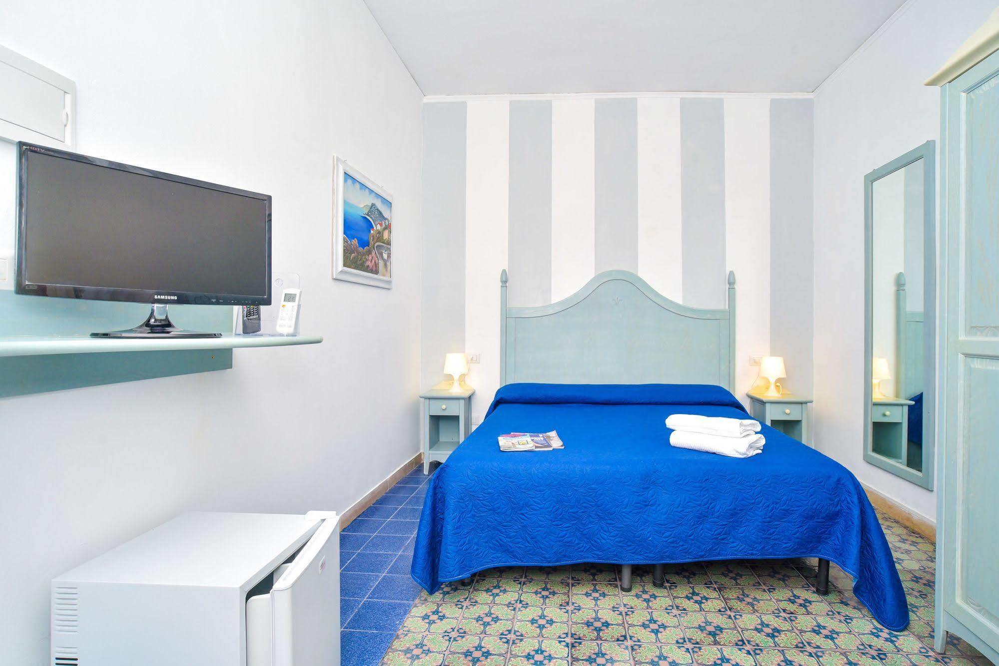 Charme Hotel La Villa Tina Ischia Bagian luar foto
